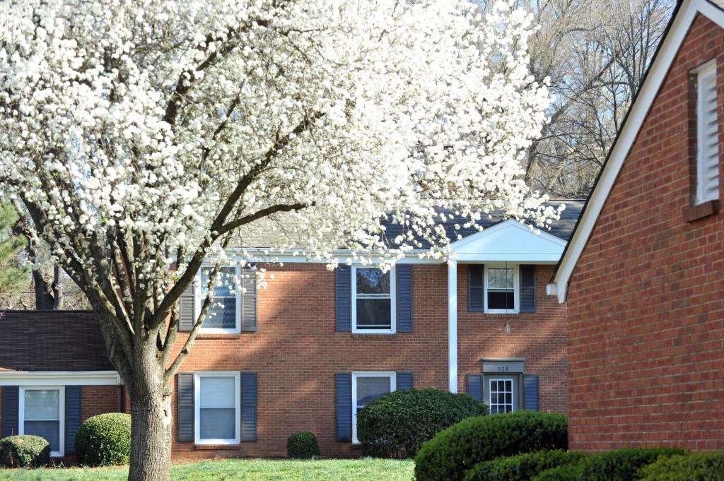 English Garden Apartments Lerner Apartments